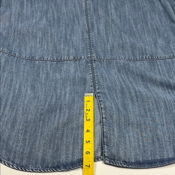 Talbots Denim Long Sleeve Button-Up Curved Hem Shirt Sz L - Picture 8 of 9